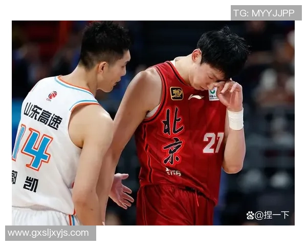 姚明带领中国队挑战巴拿马篮球队的精彩对决与赛场故事